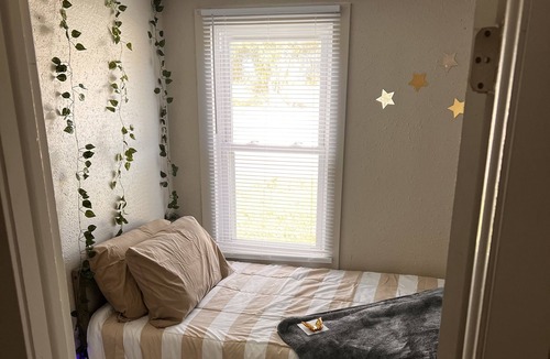 Fountain House | Cozy home away from the city. Super quiet/peaceful home with the best sunsets