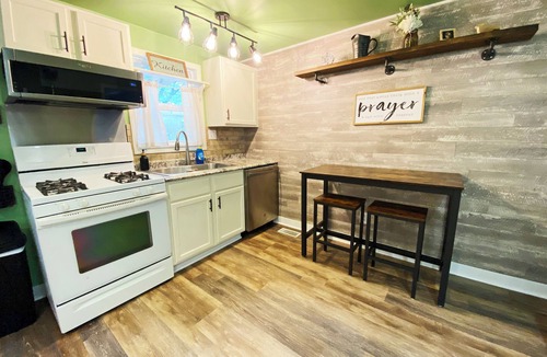 Buchanan County House | Cozy home in St. Joseph, MO that is centrally located to hospital & university!