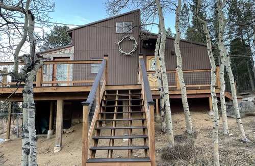 Black Hawk House | Cozy home in the Colorado mountains with hot tub-close to Denver & Boulder
