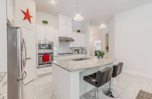 The Colony Apartment | Cozy Home Luxury Corporate Housing