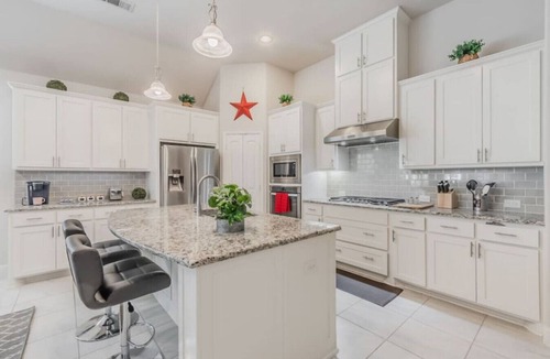 The Colony Apartment | Cozy Home Luxury Corporate Housing
