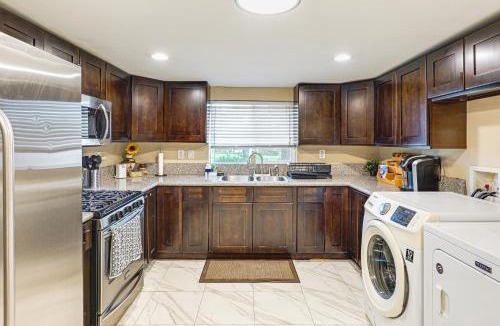 Carlsbad House | Cozy Home w/Patio 24 Miles to Carlsbad Caverns NP