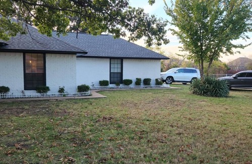McKinney House | Cozy Home with Private Tennis Court