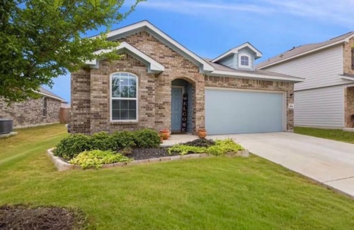 San Antonio House | Cozy House/Community Pools/Massage Chair/Large Backyard
