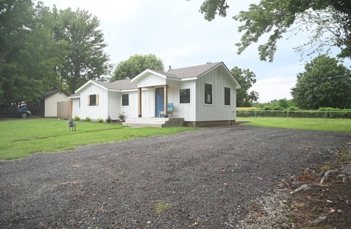 Eufaula House | Cozy house in quiet area of Eufaula, 1 block to lakeshore, completely renovated!