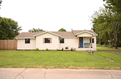 Eufaula House | Cozy house in quiet area of Eufaula, 1 block to lakeshore, completely renovated!