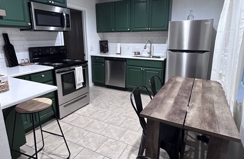 Prosser House | Cozy Kampflo Cottage ~ best location, block away from downtown!