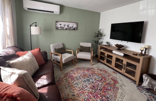 Prosser House | Cozy Kampflo Cottage ~ best location, block away from downtown!