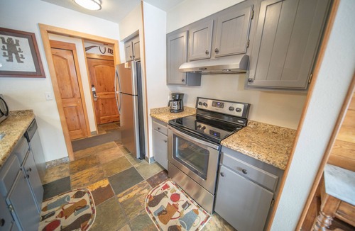 Lakeside Village Condo | Cozy Keystone Studio | Lake, Views + Pool