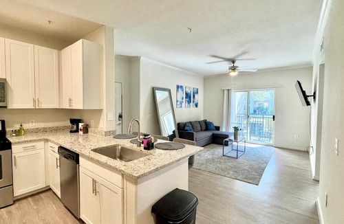 The Woodlands Apartment | Cozy-King Bed Apt in peaceful Spring-Woodlands
