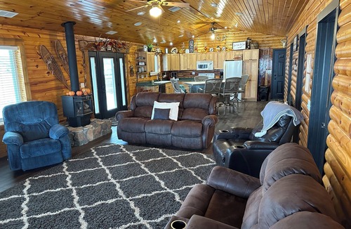 Butler County Cabin | Cozy lake cabin along the Platte River.