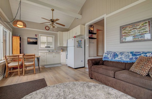 Spirit Lake Cabin | Cozy Lake Front Cabin - East Lake Private Dock - GREAT LOCATION Next to The Ritz