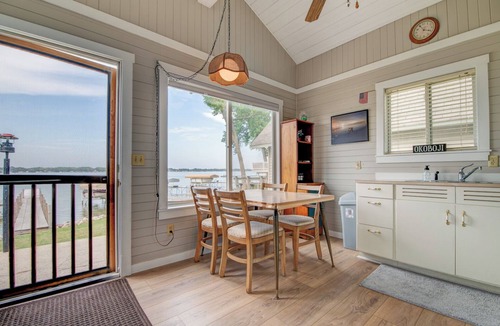 Spirit Lake Cabin | Cozy Lake Front Cabin - East Lake Private Dock - GREAT LOCATION Next to The Ritz