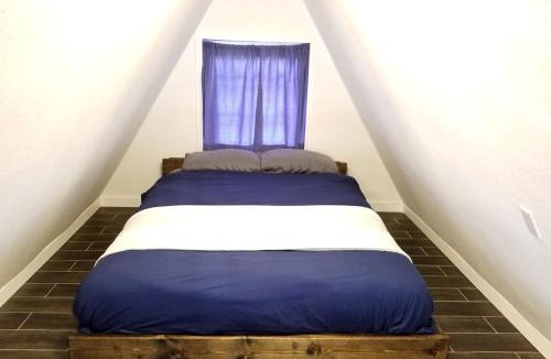 Cisco Ski Chalet | Cozy Lakefront A-Frame Cabin with Dock Access & BBQ Near Lake Cisco, TX
