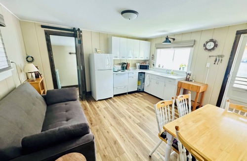 Tonasket Cabin | Cozy Lakefront Cabin - very peaceful and only steps to the lake!