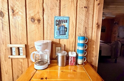 Pointblank Cabin | Cozy Lakefront Getaway On Lake Livingston.