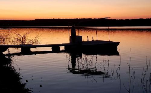 Cisco Ski Chalet | Cozy Lakeside Cabin with Private Dock & Resort Access Near Lake Cisco, Cisco, TX