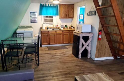 Cisco Ski Chalet | Cozy Lakeside Cabin with Private Dock & Resort Access Near Lake Cisco, Cisco, TX