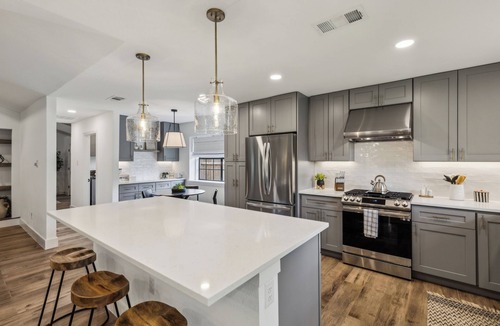 Richardson House | Cozy Luxe Home -Next to UTD + Near Downtown Dallas