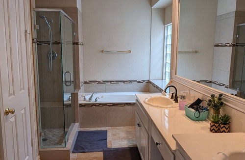 Irving House | Cozy Minimalist House in the heart of Valley Ranch Irving !n