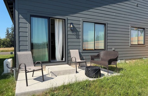 Cathlamet Condo | Cozy Modern 2-bedroom condo in charming Cathlamet