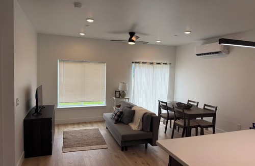 Cathlamet Condo | Cozy Modern 2-bedroom condo in charming Cathlamet