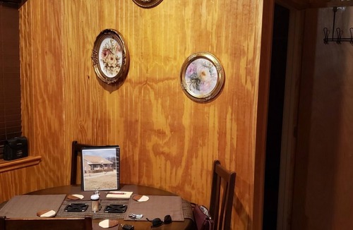 Oscar Cabin | Cozy modern 700 sq ft cabin on US Hwy 70 & 81- 8 MI to Waurika Lake & Red River