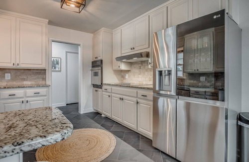 Central Oklahoma City House | Cozy, modern ranch in the Village with huge shower & covered patio!