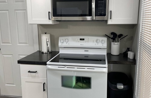 Creston House | Cozy Oak home,n super cute and comfy home located close to restaurants and bars!
