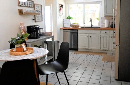 Lake Highlands House | Cozy Oasis, Pool, Firepit, BBQ, Games, Family & Pet & Event Friendly. Sleeps 10!