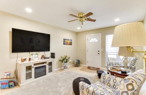 Mustang House | Cozy Oklahoma Retreat w/Covered Patio & Gas Grill