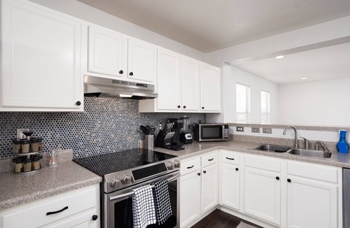 North San Antonio - SAT House | Cozy Pet-Friendly Retreat l Family Friendly Haven