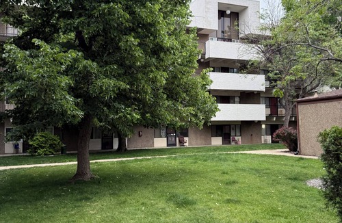Highline Villages Apartment | Cozy place close to shopping center