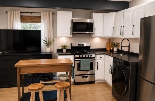 Des Moines House | Cozy Private Studio