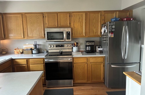 Cedar Rapids Condo | Cozy & Quaint 2 bedroom condo in nice NE Cedar Rapids with AC, WiFi