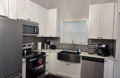 Arlington Heights House | Cozy quiet home for family & friends off of old historical Camp Bowie.