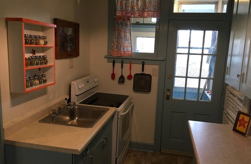 Fort Madison Apartment | Cozy retreat in the historic Park-To-Park district of Fort Madison