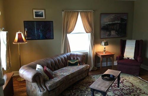 Fort Madison Apartment | Cozy retreat in the historic Park-To-Park district of Fort Madison
