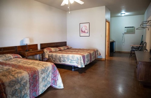 Graham Hotel | Cozy retreat on the lake