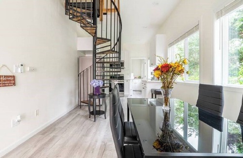 Auburn House | Cozy River/Waterfront home with a Private Beach