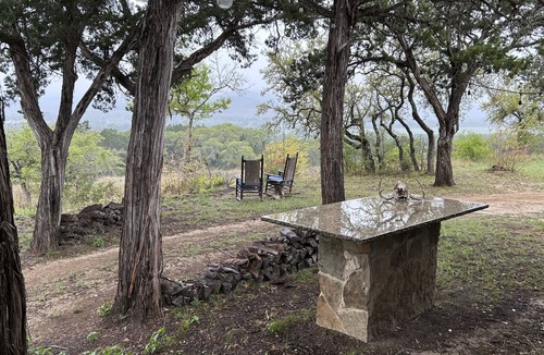 Utopia Cabin | Cozy Rustic Cabin in Paradise - Excellent for Viewing Eclipse!