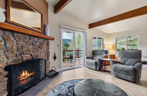 Vail Apartment | Cozy Secluded Riverfront Cabin Fireplace Parking