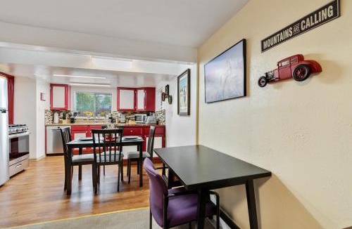 Berkley Apartment | Cozy & Spacious Apartment Steps From Regis