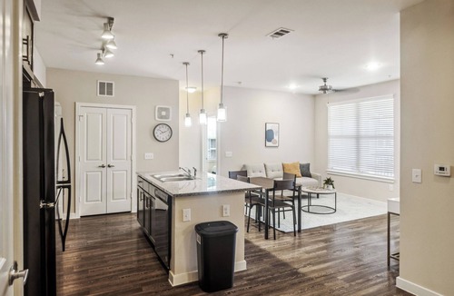 Southeast Houston Apartment | Cozy & Spacious I Parking I Properties by Preston