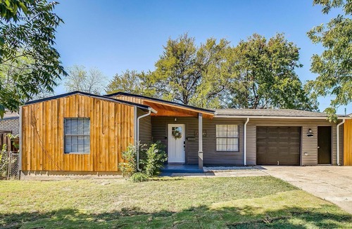 Farmers Branch House | Cozy Spacious Modern House near DFW Airport I 4B2B