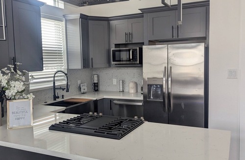 Spring Branch Central House | Cozy Spring View - Minutes to Energy Corridor, Galleria, Downtown & NRG Stadium