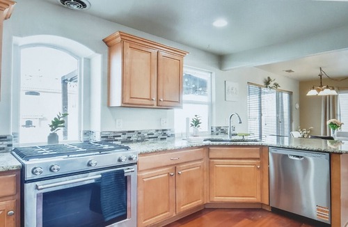 Green Valley Ranch House | Cozy Stay 4 Bedroom/3 Bathroom, 1 Kitchen, w/Washer & AC/Heating