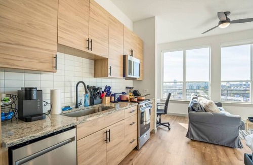 Washington Ave./ Memorial Park Apartment | Cozy studio perfect for having your own space when you visit family at the heights for thanksgiving