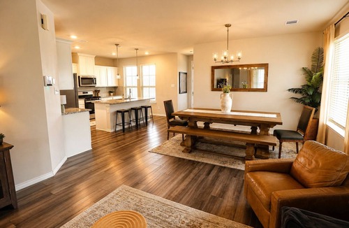 Wellborn House | Cozy, Stylish, 3 bedroom home in Aggieland! 8 min to Kyle Field