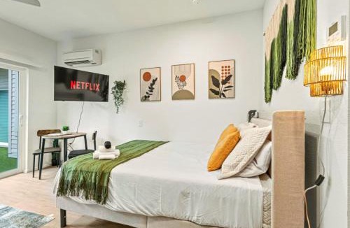 Oak Cliff Apartment | Cozy Suite Bishop Arts Gym, Yoga Game Room